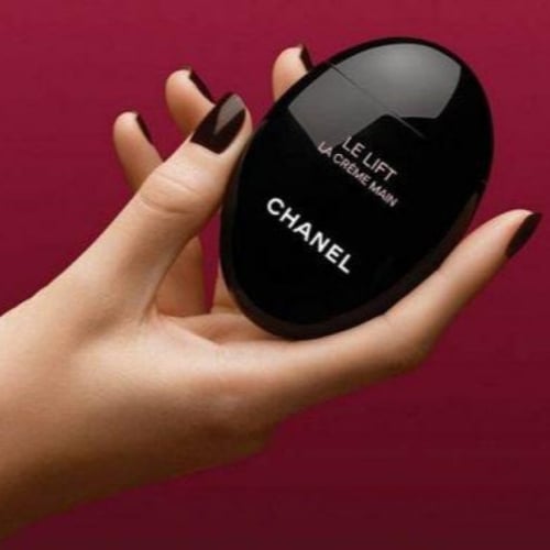 كريم شانيل لتنعيم و تعزيز وتجانس وتجديد حيوية اليد...