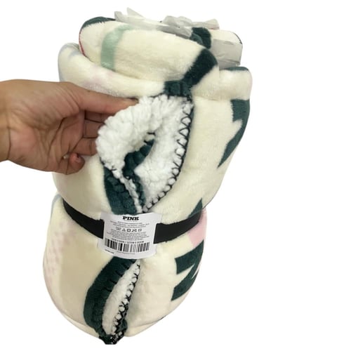 بطانية فكتوريا سكرت