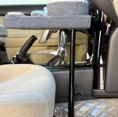 طاولة سيارة للقهوة والفناجيل والقدوع لراحة اكثر وا...