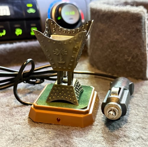 مبخرة حديد تراثية أنيقة ، بقاعدة بلاستيك على ولاعة...