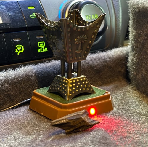 مبخرة حديد تراثية أنيقة ، بقاعدة بلاستيك على ولاعة...