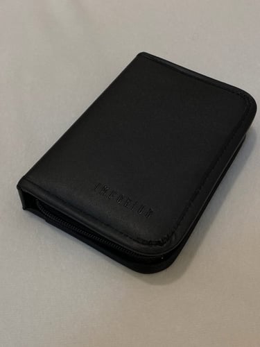 حقيبة لحفظ الورق + ورقتين بلوت