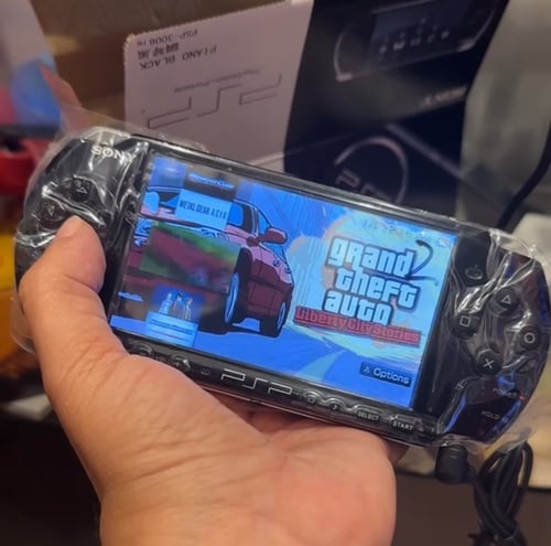 جهاز psp المحمول النادر يحمل العاب السوني 1 و سوني...