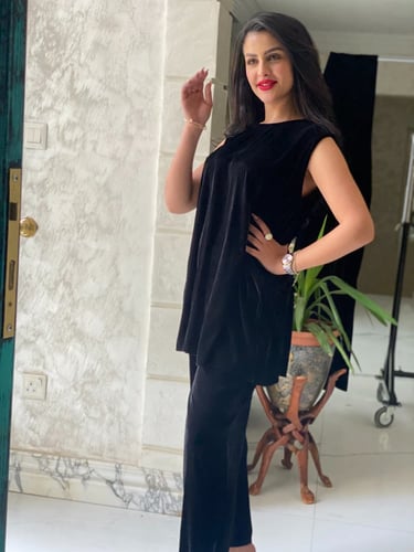 طقم مخمل عبايه مع بنطلون