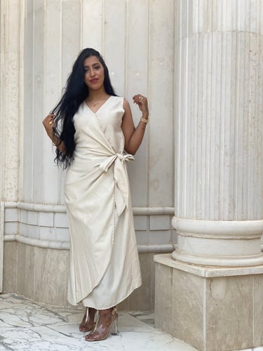 فستان لون بيج