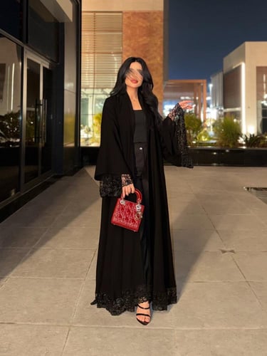 U6 -عبايه سوداء انيقه مع طرحه بشك