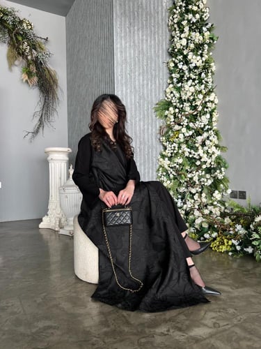 U82 -عبايه انيقه مع طرحه