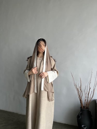 U77 عبايه بقصه واسعه