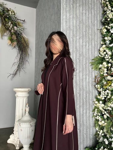 U85-عبايه عمليه بقيطان بيج