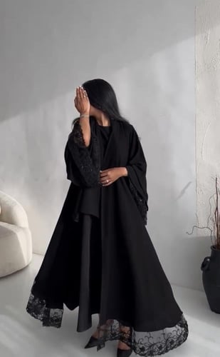 U6 -عبايه سوداء انيقه مع طرحه بشك
