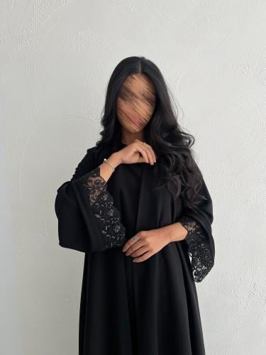 U7 -عبايه بقصه كلوش مع اكمام شك