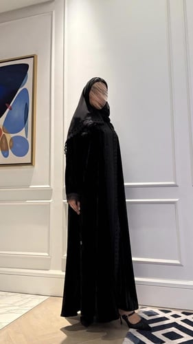 U15 - عبايه مخمل انيقه