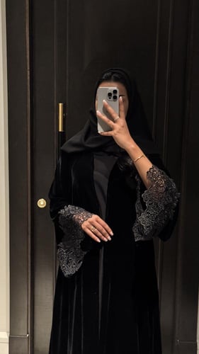 U18 -عبايه انيقه مخمل كوري مع كلفه شك