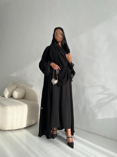 U3- عبايه انيقه باكمام وطرحه دانتيل