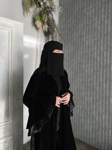 U62- عبايه مخمل اسود