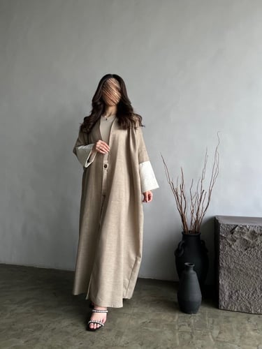 U77 عبايه بقصه واسعه