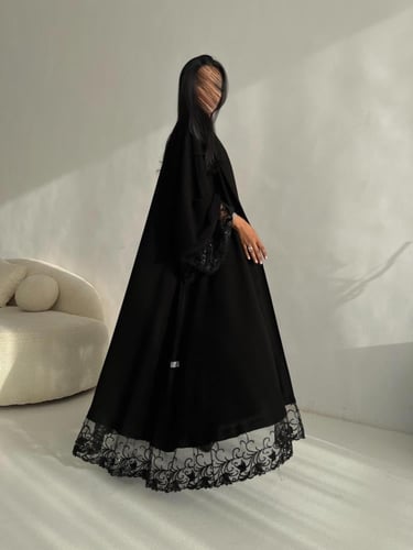 U6 -عبايه سوداء انيقه مع طرحه بشك