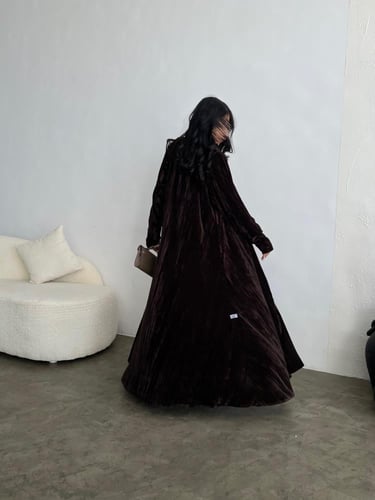 U98 - عبايه مخمل انيقه بلون بني