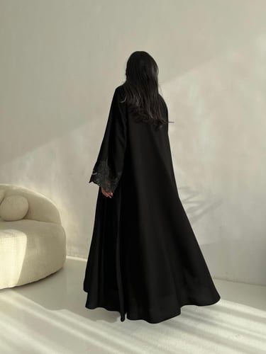 U3- عبايه انيقه باكمام وطرحه دانتيل