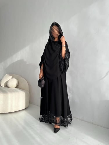 U6 -عبايه سوداء انيقه مع طرحه بشك