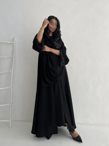 U7 -عبايه بقصه كلوش مع اكمام شك