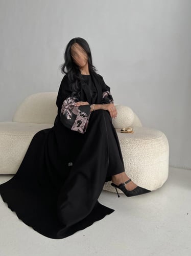 U12 - عبايه انيقه بأكمام تفتا مشجر