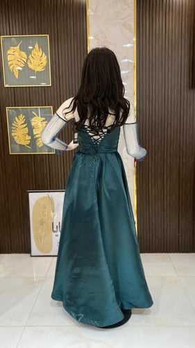 فستان سهرة اكمام تل