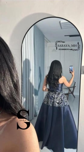 فستان سهرة أنيق بلمسة فاخرة لإطلالة ساحرة