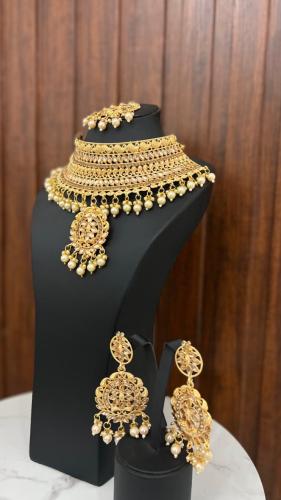 طقم إكسسوار هندي - لمسة تقليدية بطابع مميز فاخر