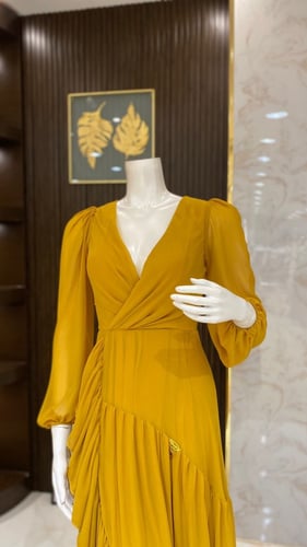 فستان شيفون كسرات مع تنورة متعددة الطبقات