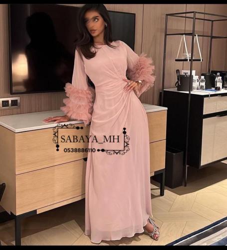 فستان سهرة بأكمام تل ناعمة