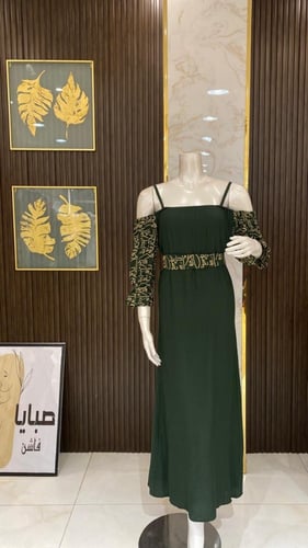 فستان بأكمام مطرزة حروف - لمسة فنية وأسلوب عصري