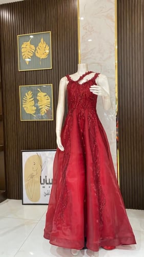 فستان سهرة عودي - تألقي بإطلالة راقية وفاخرة