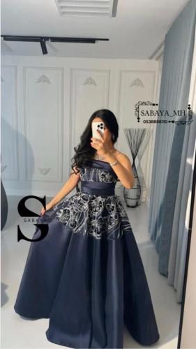 فستان سهرة أنيق بلمسة فاخرة لإطلالة ساحرة