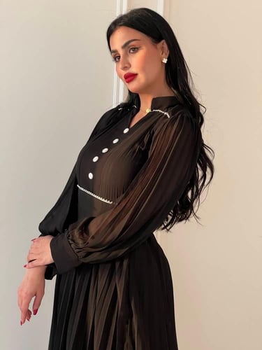 فستان زرار بكسرات شيفون اسود