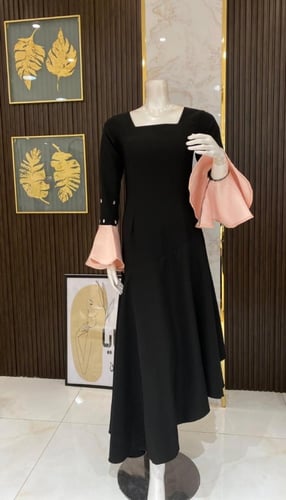 فستان كريب بأكمام منفوشة