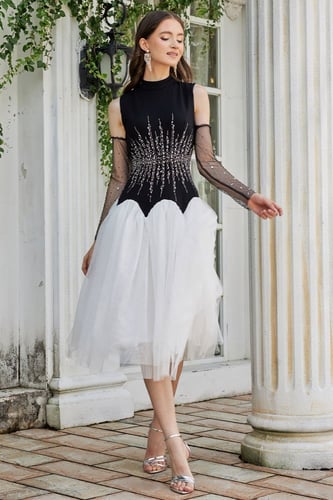 فستان سهرة اكمام تل مطرزة