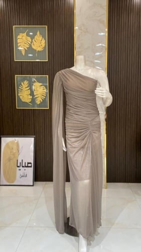 فستان جوسيه لمعة بشال طويل جانبي - أناقة فاخرة ومم...