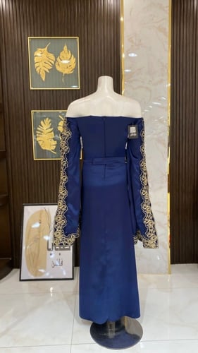 فستان غمرة اكمام شال مطرزة