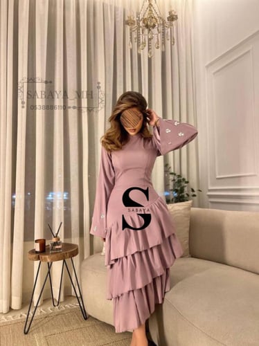 فستان سهرة ناعم بطبقات عصرية جذابة
