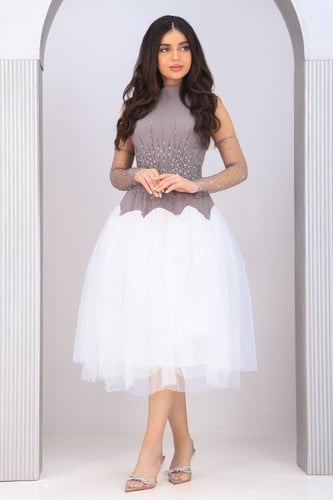 فستان سهرة اكمام تل مطرزة