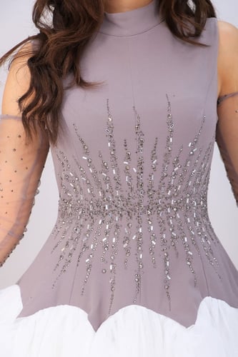 فستان سهرة اكمام تل مطرزة