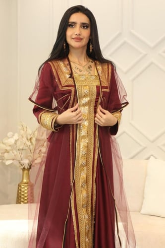 فستان بشت نسائي ملكي | تألقي بإطلالة تراثية فاخرة