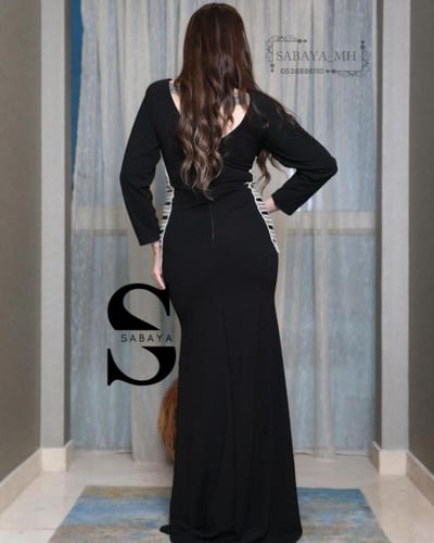 فستان سهرة اسود بتطيز جوانب