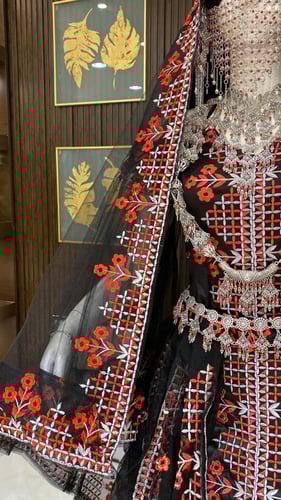 فستان غمرة تطريز راقيي