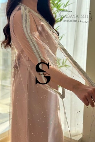 جلابية كويتية مطرزة بوشاح تل