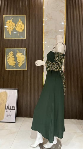 فستان بأكمام مطرزة حروف - لمسة فنية وأسلوب عصري