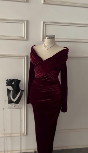 فستان مخمل كلاسيكي