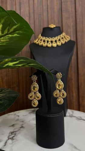 طقم إكسسوارات هندي راقي - لمسة فخامة شرقية