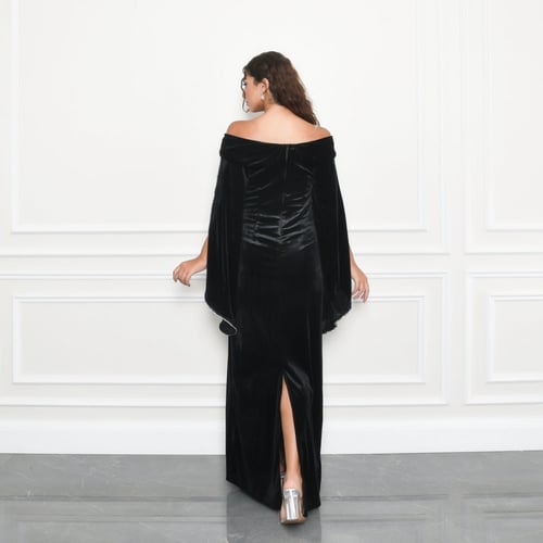 فستان مخمل بأكمام كريستال مفتوحة